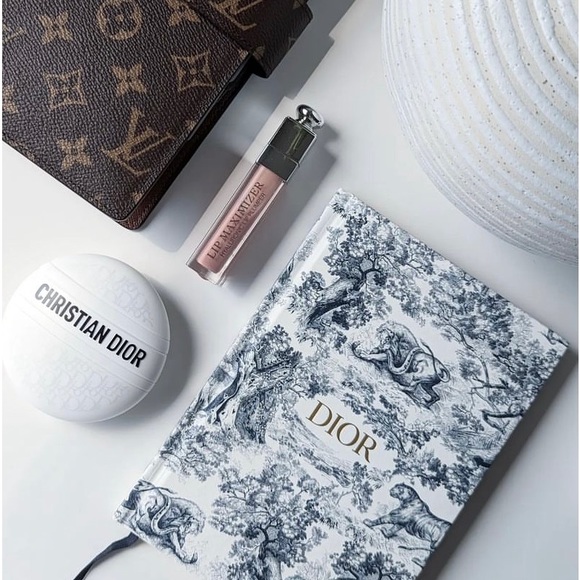 DIOR notebook 💯 Authentic - Picture 6 of 6